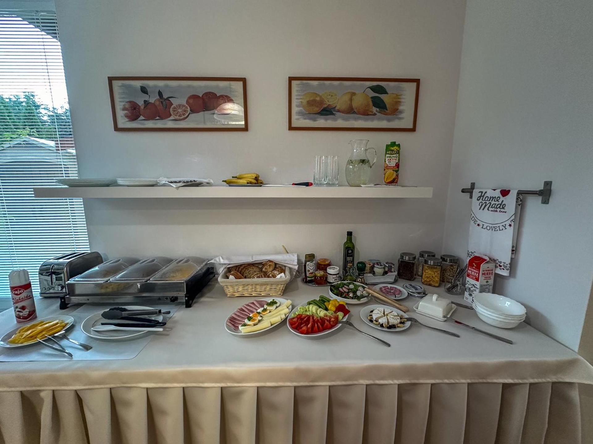 利斯膳食公寓酒店 韦尔卡鲁穆尼卡 外观 照片